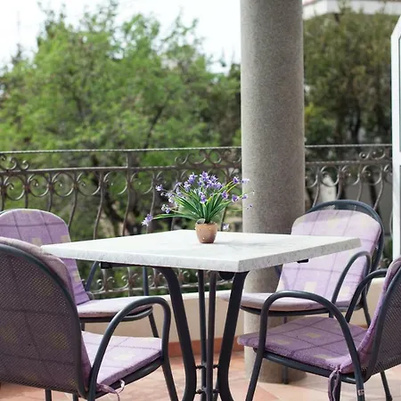 Cvjetni Dvori Apartment *