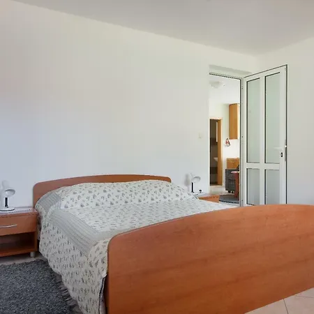 Cvjetni Dvori Apartment *
